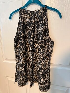 Boutique Violet + Claire Medium Black Lace Print Sleeveless Top